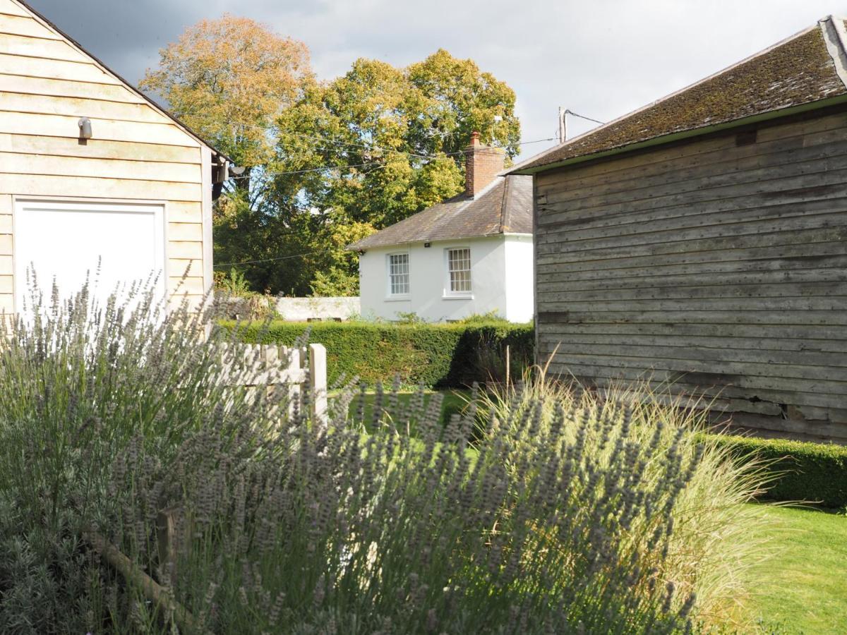 The Fisherman'S Lodge Andover Exterior photo